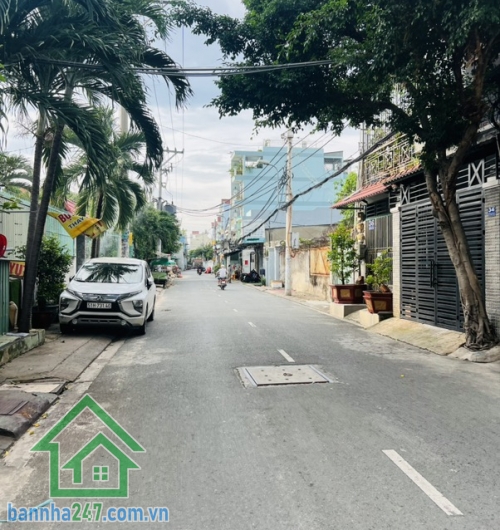 SÁT LÊ VĂN QUỚI – GẦN NGÃ TƯ 4 XÃ – MTKD ĐƯỜNG 12M – CHỈ 7,4 TỶ DT: 5 x 19m – Sổ vuông vức, hầu như không lộ giới.  Vị trí MTKD cực đẹp, đường trước nhà 12m.