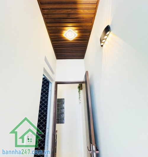CHỈ 4 TỶ – NHÀ 3 TẦNG LÊ ĐẠI HÀNH, QUẬN 11 – HẺM THÔNG, DÂN TRÍ CAO Vị trí đẹp, hẻm 1/ đường Lê Đại Hành, P.7, Quận 11. Diện tích 18m2 (2.3 x 10), sổ vuông, không ngập úng. 