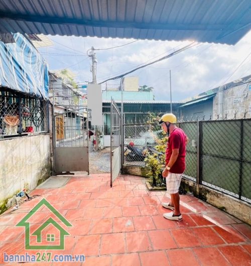 GÓC 2 MẶT TIỀN – HẺM XE HƠI ÂU CƠ – TÂN BÌNH – 62M² – CHỈ 4,99 TỶ Vị trí vàng: Giữa Lũy Bán Bích và Âu Cơ – hẻm xe hơi 1 sẹc, góc 2 mặt tiền cực thoáng. Hẻm đang tráng nhựa.