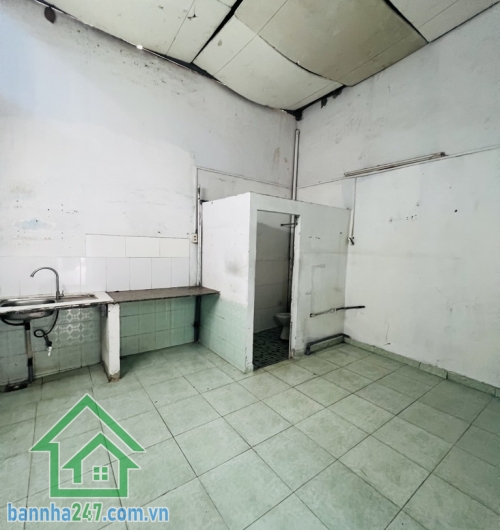 GÓC 2 MẶT TIỀN – HẺM XE HƠI ÂU CƠ – TÂN BÌNH – 62M² – CHỈ 4,99 TỶ Vị trí vàng: Giữa Lũy Bán Bích và Âu Cơ – hẻm xe hơi 1 sẹc, góc 2 mặt tiền cực thoáng. Hẻm đang tráng nhựa.
