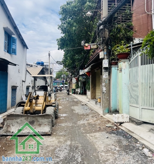 GÓC 2 MẶT TIỀN – HẺM XE HƠI ÂU CƠ – TÂN BÌNH – 62M² – CHỈ 4,99 TỶ Vị trí vàng: Giữa Lũy Bán Bích và Âu Cơ – hẻm xe hơi 1 sẹc, góc 2 mặt tiền cực thoáng. Hẻm đang tráng nhựa.