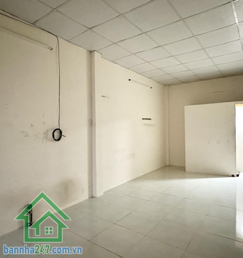 CHỈ 3,9 TỶ – HẺM 4M – CÁCH ÔTÔ ĐỖ VÀI CĂN – VÒNG XOAY LÊ ĐẠI HÀNH, ĐẦM SEN * DT 30m², sổ đẹp – chính chủ * Kết cấu 2 tầng: 2PN, 1WC * Vị trí vàng: 3 phút tới vòng xoay Lê Đại Hành, 4 phút tới chợ Đầm Sen, thông ra Bình Thới, Lạc Long Quân...