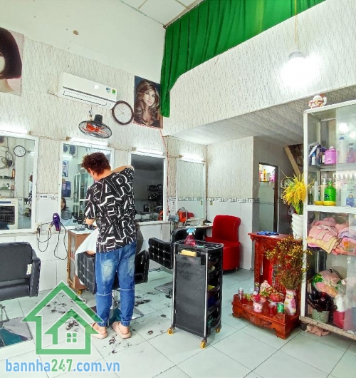 MẶT TIỀN BÌNH TÂN – 194M² – THU NHẬP HƠN 20TR/TH – CÁCH CHỢ 200M Vị trí đắc địa: Cách chợ Bình Trị Đông 200m, ngay đoạn sầm uất Trương Phước Phan, gần BX Miền Tây. 