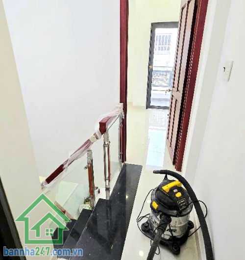 CHỈ 3,75 TỶ – NHÀ MỚI Ở NGAY – HẺM XE HƠI – BÌNH HƯNG HÒA, BÌNH TÂN - 2 PN - 2 WC Diện tích: 30m² (3 x 10m) Diện tích sử dụng: 57,6m² Kết cấu: 1 trệt + 1 lầu