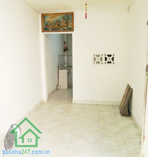 CHỈ 4 TỶ – NHÀ 3 TẦNG - DT: 18M2 - NGUYỄN DUY DƯƠNG – BÀ HẠT, QUẬN 10 – SÁT MẶT TIỀN * Diện tích gọn, nhà 1 trệt 1 lửng 1 lầu, gồm 2PN và 2WC. * Hẻm ba gác thông. chỉ vài bước ra mặt tiền đường Bà Hạt. * Vị trí trung tâm Quận 10, đầy đủ tiện ích, gần chợ,