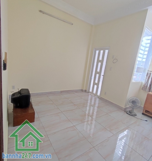 CHỈ 4.8 TỶ – NHÀ 3 TẦNG BTCT – GẦN TRƯỜNG CHINH – SÂN BAY TÂN SƠN NHẤT – 40M² – NHÀ MỚI Ở NGAY Diện tích: 40m² – kết cấu 1 trệt 2 lầu BTCT – 2PN – 3WC