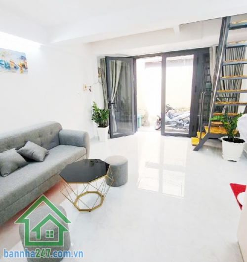 CHỈ 3,65 TỶ – NHÀ 4 TẦNG BTCT – SÁT AEON TÂN PHÚ – HẺM 3M – 3 PHÒNG NGỦ – 4WC Diện tích: 21.2m² (DTXD: 18.1m², DTSD: 72m²) Kết cấu: 1 trệt, 3 lầu, sân thượng, 3PN – 4WC