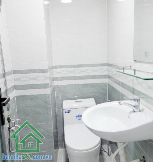 CHỈ 3,65 TỶ – NHÀ 4 TẦNG BTCT – SÁT AEON TÂN PHÚ – HẺM 3M – 3 PHÒNG NGỦ – 4WC Diện tích: 21.2m² (DTXD: 18.1m², DTSD: 72m²) Kết cấu: 1 trệt, 3 lầu, sân thượng, 3PN – 4WC
