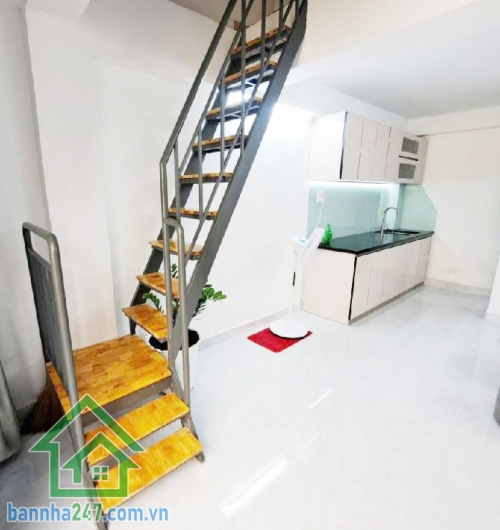 CHỈ 3,65 TỶ – NHÀ 4 TẦNG BTCT – SÁT AEON TÂN PHÚ – HẺM 3M – 3 PHÒNG NGỦ – 4WC Diện tích: 21.2m² (DTXD: 18.1m², DTSD: 72m²) Kết cấu: 1 trệt, 3 lầu, sân thượng, 3PN – 4WC