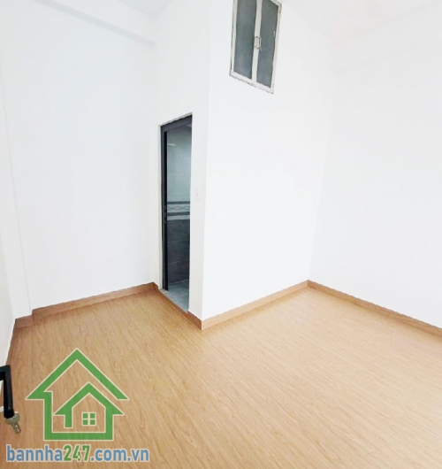 CHỈ 3,65 TỶ – NHÀ 4 TẦNG BTCT – SÁT AEON TÂN PHÚ – HẺM 3M – 3 PHÒNG NGỦ – 4WC Diện tích: 21.2m² (DTXD: 18.1m², DTSD: 72m²) Kết cấu: 1 trệt, 3 lầu, sân thượng, 3PN – 4WC