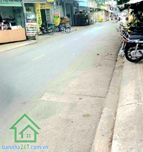 CHỈ 6,5 TỶ – MTKD ĐƯỜNG NHỰA 8M – Ô TÔ NGỦ TRONG NHÀ - DT: 60,5M² - 2 TẦNG  Gần Trường Phù Đổng – Khu kinh doanh sầm uất Diện tích: 60,5m² (Ngang 4m x Dài 15m). Kết cấu: 1 trệt + 1 lầu – nhà kiên cố. Công năng: 2PN – 2WC