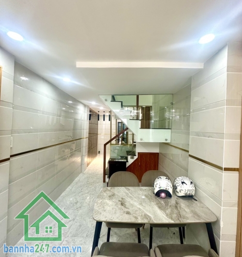 CHỈ 3,95 TỶ – NHÀ MỚI ĐẸP – TRUNG TÂM QUẬN 11 – HỒNG BÀNG – 3/2 DT: 39m² (3x13m) – 1 trệt 1 lầu, 2PN – 2WC Hẻm 3m trước nhà, 20m ra hẻm xe hơi thông, có sân để xe rộng.