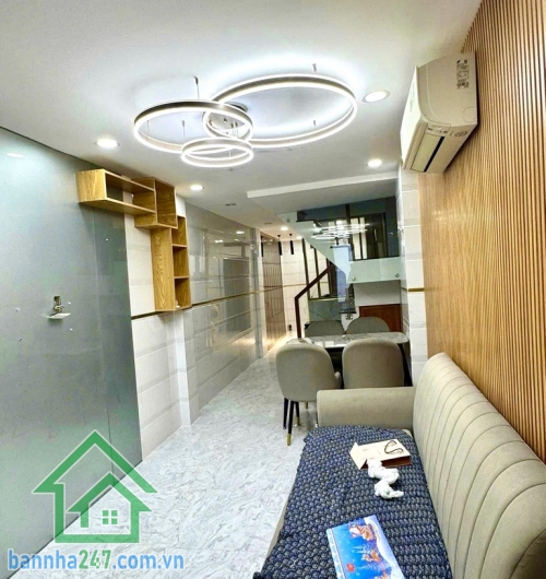 CHỈ 3,95 TỶ – NHÀ MỚI ĐẸP – TRUNG TÂM QUẬN 11 – HỒNG BÀNG – 3/2 DT: 39m² (3x13m) – 1 trệt 1 lầu, 2PN – 2WC Hẻm 3m trước nhà, 20m ra hẻm xe hơi thông, có sân để xe rộng.
