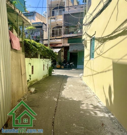 CHỈ 3,95 TỶ – NHÀ MỚI ĐẸP – TRUNG TÂM QUẬN 11 – HỒNG BÀNG – 3/2 DT: 39m² (3x13m) – 1 trệt 1 lầu, 2PN – 2WC Hẻm 3m trước nhà, 20m ra hẻm xe hơi thông, có sân để xe rộng.