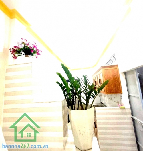 CHỈ 2.75 TỶ – SIÊU PHẨM 2 TẦNG MỚI – SÁT MẶT TIỀN LÊ ĐẠI HÀNH – SỔ RIÊNG – DT 21M² (DTSĐ 42M²) * Kết cấu 2 tầng: 2PN – 2WC * Nhà mới cứng, chủ tặng 2 máy lạnh