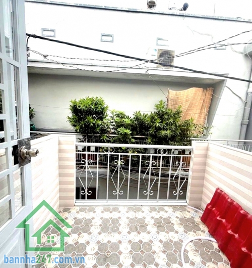 CHỈ 2.75 TỶ – SIÊU PHẨM 2 TẦNG MỚI – SÁT MẶT TIỀN LÊ ĐẠI HÀNH – SỔ RIÊNG – DT 21M² (DTSĐ 42M²) * Kết cấu 2 tầng: 2PN – 2WC * Nhà mới cứng, chủ tặng 2 máy lạnh