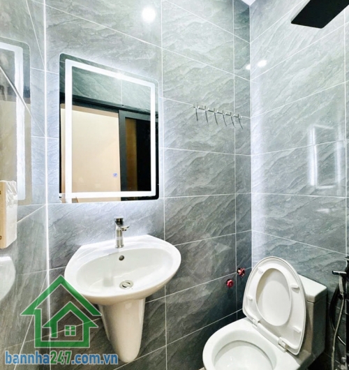 NHÀ 3 TẦNG MỚI ĐẸP – SÁT MẶT TIỀN HOÀNG VĂN THỤ – TÂN BÌNH DT: 27m², kết cấu 1 trệt 2 lầu, 3PN – 3WC. Hẻm ba gác, cách mặt tiền chỉ 20m, xe hơi tới gần nhà.