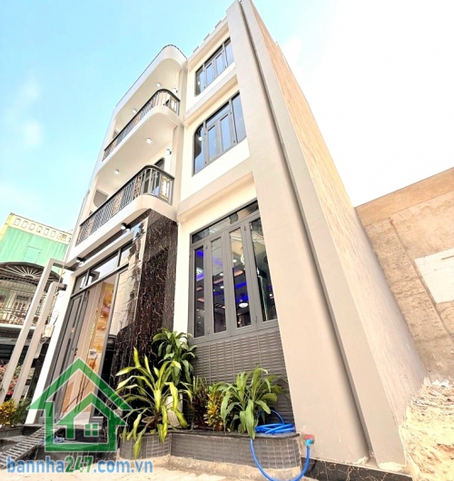 CHỈ 6,2 TỶ - HẺM Ô TÔ ĐỖ CỬA – TRẦN THỊ NĂM – QUẬN 12 Kế bên Bệnh viện Quận 12, thông Dương Thị Mười, đi Gò Vấp chỉ 10 phút. Nhà xây mới, kết cấu trệt + 2 lầu +  sân thượng, gồm 5 phòng ngủ – 3 WC, phòng khách, bếp, phòng giặt, ban công và sân thượng rộn