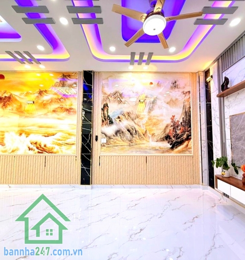 CHỈ 6,2 TỶ - HẺM Ô TÔ ĐỖ CỬA – TRẦN THỊ NĂM – QUẬN 12 Kế bên Bệnh viện Quận 12, thông Dương Thị Mười, đi Gò Vấp chỉ 10 phút. Nhà xây mới, kết cấu trệt + 2 lầu +  sân thượng, gồm 5 phòng ngủ – 3 WC, phòng khách, bếp, phòng giặt, ban công và sân thượng rộn