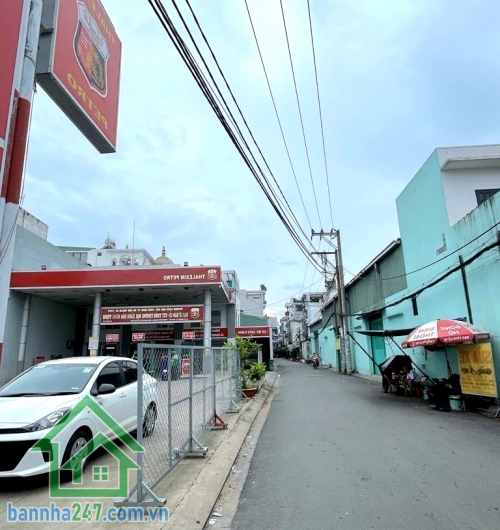 CHỈ 4.9 TỶ – HXH THÔNG HƯƠNG LỘ 2 – 40M² – 3PN – 3WC – NHÀ ĐẸP ĐỦ CÔNG NĂNG * Diện tích: 4 x 10m – 40m² * Kết cấu: 2 tầng**, 3 phòng ngủ, 3WC * Hẻm xe hơi thông Mob 0933144037