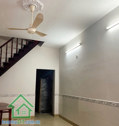 CHỈ 4.3 TỶ (TL) – NHÀ 1 LẦU TRƯỜNG CHINH – TÂN SƠN NHÌ – TÂN PHÚ – ĐANG CHO THUÊ 7TR/THÁNG Diện tích: 4m x 12m – DTCN 47m² Kết cấu: 1 trệt, 1 lầu, xây chắc chắn. 