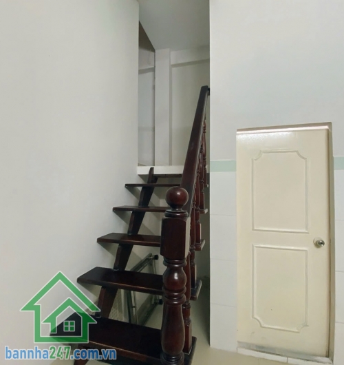 CHỈ 4.3 TỶ (TL) – NHÀ 1 LẦU TRƯỜNG CHINH – TÂN SƠN NHÌ – TÂN PHÚ – ĐANG CHO THUÊ 7TR/THÁNG Diện tích: 4m x 12m – DTCN 47m² Kết cấu: 1 trệt, 1 lầu, xây chắc chắn. 