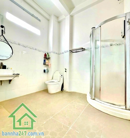 CHỈ 13,5 TỶ (TL) – MTKD KHU BÀU CÁT – 4 TẦNG ĐƯỜNG 12M CÓ LỀ – NGUYỄN HỒNG ĐÀO – DTCN 72M² (4x18) - 5PN, 4WC 
