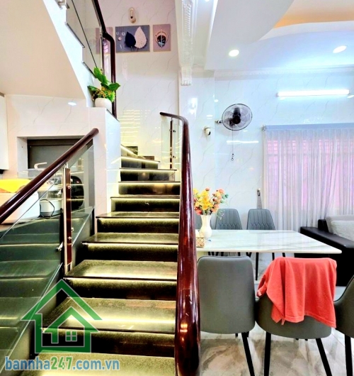 CHỈ 8,4 TỶ – NHÀ 5 TẦNG BTCT – HẺM XE TẢI – SÁT MẶT TIỀN BÌNH THỚI – TRUNG TÂM Q11 - 3PN - 4 WC Đường Bình Thới – Quận 11 Vị trí sầm uất, vài bước ra mặt tiền
