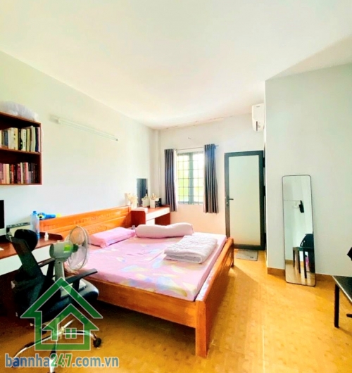 CHỈ 9,45 TỶ – HẺM XE TẢI – XE HƠI ĐẬU TRONG NHÀ – KHU AEON TÂN PHÚ - 5PN – 5WC * Diện tích: 70m² (4 x 17,5m) – vuông A4 * Kết cấu: 4 tầng BTCT *  1 trệt, 2 lầu, sân thượng trước & sau -  5 PN – 5 WC, thiết kế lệch tầng, ban công thoáng