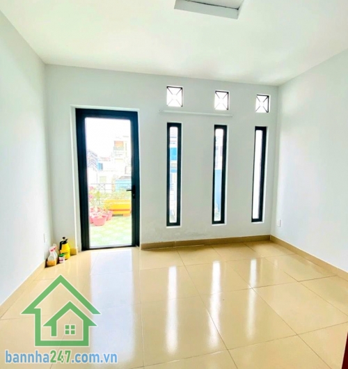 CHỈ 9,45 TỶ – HẺM XE TẢI – XE HƠI ĐẬU TRONG NHÀ – KHU AEON TÂN PHÚ - 5PN – 5WC * Diện tích: 70m² (4 x 17,5m) – vuông A4 * Kết cấu: 4 tầng BTCT *  1 trệt, 2 lầu, sân thượng trước & sau -  5 PN – 5 WC, thiết kế lệch tầng, ban công thoáng