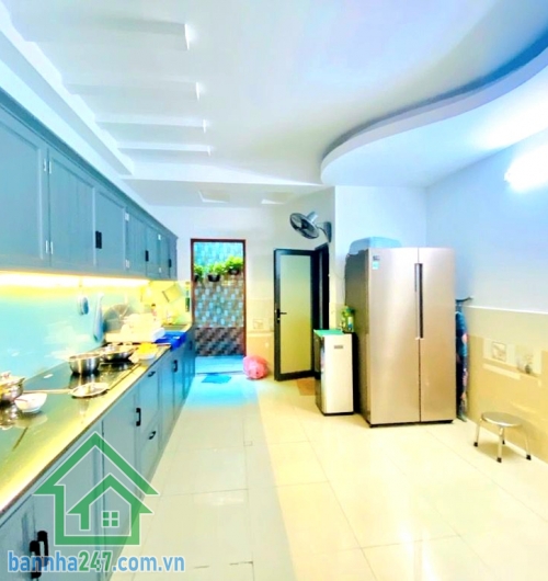 CHỈ 9,45 TỶ – HẺM XE TẢI – XE HƠI ĐẬU TRONG NHÀ – KHU AEON TÂN PHÚ - 5PN – 5WC * Diện tích: 70m² (4 x 17,5m) – vuông A4 * Kết cấu: 4 tầng BTCT *  1 trệt, 2 lầu, sân thượng trước & sau -  5 PN – 5 WC, thiết kế lệch tầng, ban công thoáng
