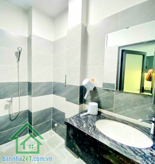 CHỈ 9,45 TỶ – HẺM XE TẢI – XE HƠI ĐẬU TRONG NHÀ – KHU AEON TÂN PHÚ - 5PN – 5WC * Diện tích: 70m² (4 x 17,5m) – vuông A4 * Kết cấu: 4 tầng BTCT *  1 trệt, 2 lầu, sân thượng trước & sau -  5 PN – 5 WC, thiết kế lệch tầng, ban công thoáng