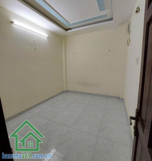 NHÀ ĐẸP 4 TẦNG – XE HƠI GẦN NHÀ – CHỦ CẦN BÁN GẤP * Kết cấu: 1 trệt 3 lầu, gồm phòng khách, bếp, 4 phòng ngủ, 4WC, sân thượng trước sau. * Hẻm 3m sạch sẽ, thông.
