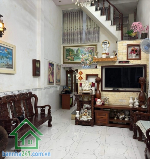 MTKD ĐƯỜNG NHỰA 16M – NGÃ TƯ BỐN XÃ – VỊ TRÍ VÀNG TÂN PHÚ DT: 73m² (4 x 18m) Nhà 1 trệt 1 lầu, 2PN, vào ở ngay, có sân phơi – sân để ô tô Đường rộng 16m, vỉa hè rộng rãi.