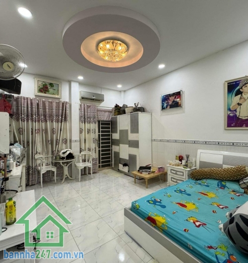 MTKD ĐƯỜNG NHỰA 16M – NGÃ TƯ BỐN XÃ – VỊ TRÍ VÀNG TÂN PHÚ DT: 73m² (4 x 18m) Nhà 1 trệt 1 lầu, 2PN, vào ở ngay, có sân phơi – sân để ô tô Đường rộng 16m, vỉa hè rộng rãi.