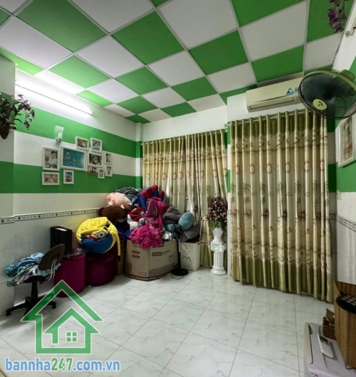 MTKD ĐƯỜNG NHỰA 16M – NGÃ TƯ BỐN XÃ – VỊ TRÍ VÀNG TÂN PHÚ DT: 73m² (4 x 18m) Nhà 1 trệt 1 lầu, 2PN, vào ở ngay, có sân phơi – sân để ô tô Đường rộng 16m, vỉa hè rộng rãi.