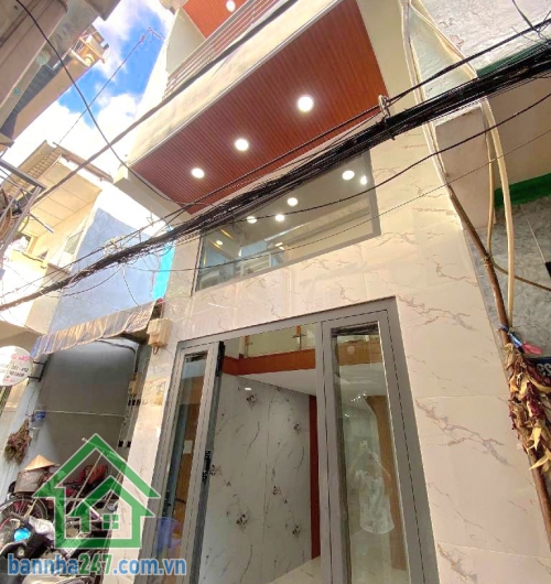 NHÀ 3 TẦNG – GẦN VÒNG XOAY LÊ ĐẠI HÀNH – Q.11 DT đất: 24m² (3x8), DT sàn 48.6m². Kết cấu: Trệt + lửng + 1 lầu, 4PN (3 kín + 1 hở), 2WC. Vị trí: Hẻm 3m thông.