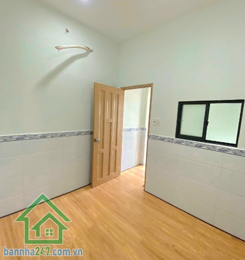 NHÀ 3 TẦNG – GẦN VÒNG XOAY LÊ ĐẠI HÀNH – Q.11 DT đất: 24m² (3x8), DT sàn 48.6m². Kết cấu: Trệt + lửng + 1 lầu, 4PN (3 kín + 1 hở), 2WC. Vị trí: Hẻm 3m thông.