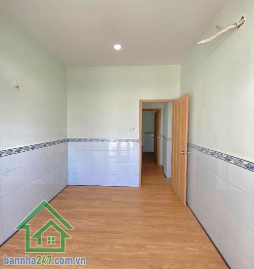 NHÀ 3 TẦNG – GẦN VÒNG XOAY LÊ ĐẠI HÀNH – Q.11 DT đất: 24m² (3x8), DT sàn 48.6m². Kết cấu: Trệt + lửng + 1 lầu, 4PN (3 kín + 1 hở), 2WC. Vị trí: Hẻm 3m thông.