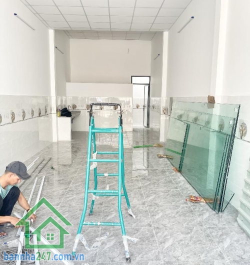 SỞ HỮU NGAY MẶT TIỀN KINH DOANH SẦM UẤT NHẤT TÂN PHÚ * DT: 69m² (4x17,4)m – vuông vức đẹp. * Nhà cấp 4, thích hợp xây mới theo nhu cầu. * Nằm ngay trục chính đường nhựa 13m, lề 3m. 