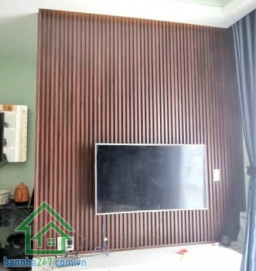 CHỈ 9,5 TỶ – NHÀ ĐẸP LUNG LINH – 62M² – 4 TẦNG BTCT – HXH LÊ THÚC HOẠCH – TẶNG 50% NỘI THẤT XỊN * Kết cấu: 4 tầng BTCT, 5PN – 6WC, phòng khách, bếp, sân, ban công rộng rãi.