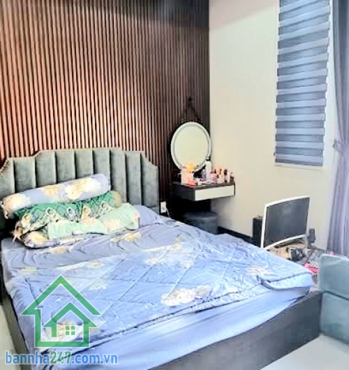 CHỈ 9,5 TỶ – NHÀ ĐẸP LUNG LINH – 62M² – 4 TẦNG BTCT – HXH LÊ THÚC HOẠCH – TẶNG 50% NỘI THẤT XỊN * Kết cấu: 4 tầng BTCT, 5PN – 6WC, phòng khách, bếp, sân, ban công rộng rãi.