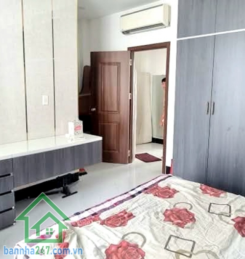 CHỈ 9,5 TỶ – NHÀ ĐẸP LUNG LINH – 62M² – 4 TẦNG BTCT – HXH LÊ THÚC HOẠCH – TẶNG 50% NỘI THẤT XỊN * Kết cấu: 4 tầng BTCT, 5PN – 6WC, phòng khách, bếp, sân, ban công rộng rãi.