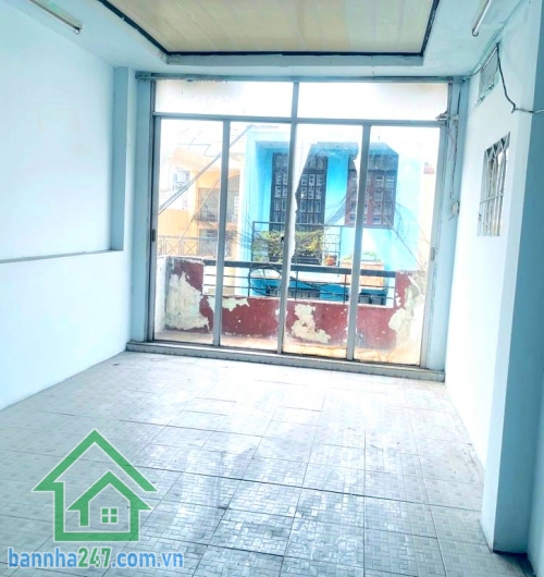 CHỈ 9 TỶ – HXH ÚT TỊCH TÂN BÌNH – 5 TẦNG BTCT - GẦN GA T3 – 6PN 6WC – CÓ DÒNG TIỀN Diện tích: 40m² – nở hậu, sổ vuông Kết cấu: 1 trệt + 3 lầu + sân thượng, đúc BTCT kiên cố. Công năng: 6 phòng ngủ – 6 WC, phòng khách, bếp, ban công