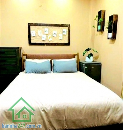 CHỈ 6,4 TỶ – HXH HỒ THỊ KỶ – 5 TẦNG BTCT – DÒNG TIỀN 17TR/THÁNG - TẶNG FULL NỘI THẤT CAO CẤP – TRUNG TÂM Q10 - 3PN – 4WC Diện tích: 23m² (DTSD: 83m²) Kết cấu: 5 tầng BTCT kiên cố – có sân thượng Công năng: 3PN – 4WC – phòng khách – bếp – ban công Tặng nội