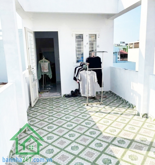CHỈ 6.9 TỶ – NHÀ 5 TẦNG BTCT – ĐƯỜNG NHỰA 12M – SÁT MẶT TIỀN THÁI PHIÊN, QUẬN 11 - 3 PN, 4 WC  Diện tích: 30m², sổ hồng vuông vức, công chứng ngay. Kết cấu: 1 trệt, lửng, 2 lầu, sân thượng, gồm 3 PN, 4 WC.