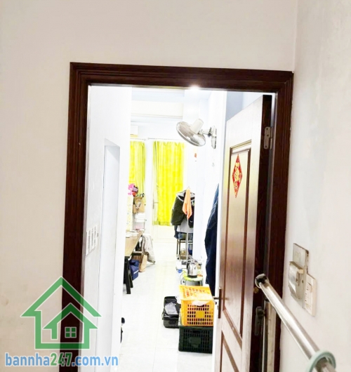 CHỈ 6.9 TỶ – NHÀ 5 TẦNG BTCT – ĐƯỜNG NHỰA 12M – SÁT MẶT TIỀN THÁI PHIÊN, QUẬN 11 - 3 PN, 4 WC  Diện tích: 30m², sổ hồng vuông vức, công chứng ngay. Kết cấu: 1 trệt, lửng, 2 lầu, sân thượng, gồm 3 PN, 4 WC.