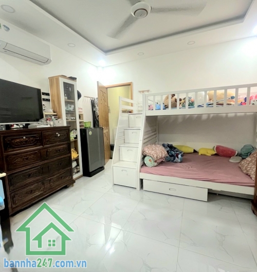 CHỈ 6,85 TỶ – NHÀ ĐẸP GÒ DẦU, TÂN PHÚ – HẺM 6M Ô TÔ NGỦ TRONG NHÀ – DT 57,5M² (4x14) – 3 TẦNG – 4 PHÒNG NGỦ, 3 WC Vị trí cực đẹp, hẻm 6m thông thoáng, cách mặt tiền vài bước, kết nối nhanh các trục đường lớn Bình Long, Tân Kỳ Tân Quý.