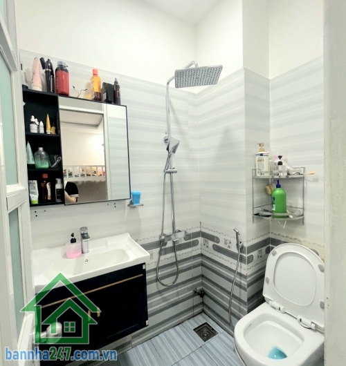 CHỈ 6,85 TỶ – NHÀ ĐẸP GÒ DẦU, TÂN PHÚ – HẺM 6M Ô TÔ NGỦ TRONG NHÀ – DT 57,5M² (4x14) – 3 TẦNG – 4 PHÒNG NGỦ, 3 WC Vị trí cực đẹp, hẻm 6m thông thoáng, cách mặt tiền vài bước, kết nối nhanh các trục đường lớn Bình Long, Tân Kỳ Tân Quý.