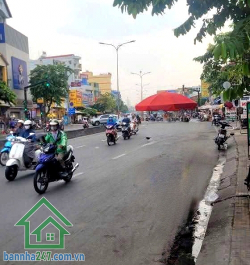CHỈ 15,5 TỶ – MTKD LÊ TRỌNG TẤN – QUẬN TÂN PHÚ – DT: 4x27M – ĐƯỜNG 24M * Diện tích: 108m² vuông vức – thuận tiện xây cao tầng * Nhà đẹp, vị trí kinh doanh cực thịnh.